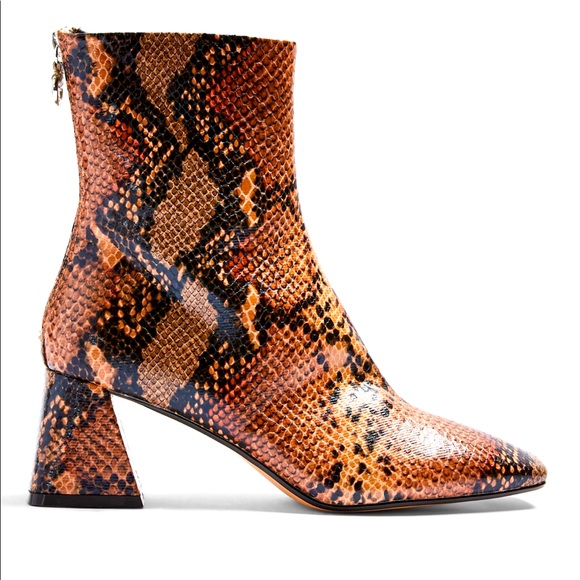 Topshop Shoes - Topshop 💥BNWT💥 “Breeze” booties